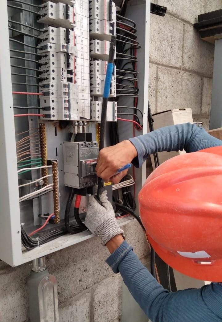 Instalación eléctrica en complejo de oficinas - García Ingeniería